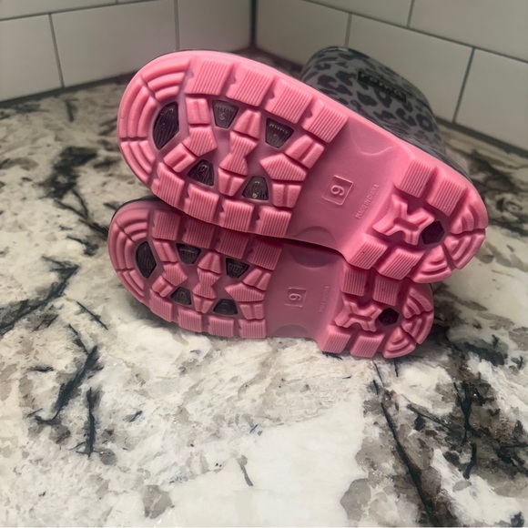 Roma Gray Leopard Print Boots with Pink Soles - Picture 2 of 7